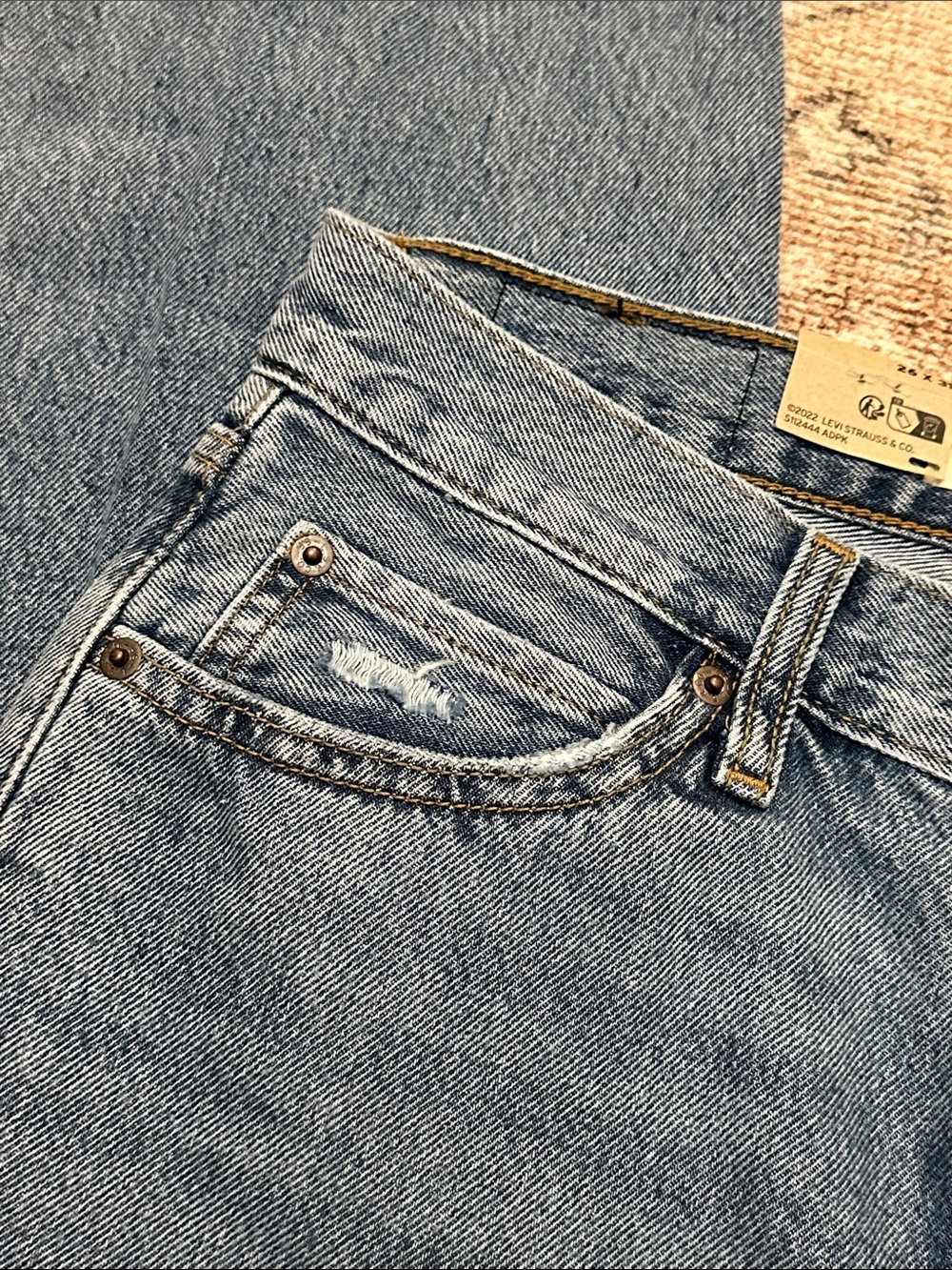 Woman’s NWTs 26x31 ‘94 Baggy Levi’s Jeans - Picture 3 of 11